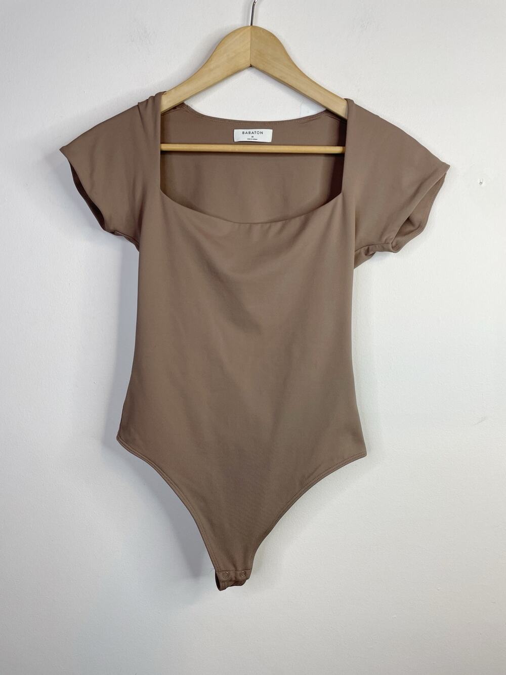 Aritzia Babaton Contour Square Neck Short Sleeve Ballet Bodysuit Top Taupe Tan M